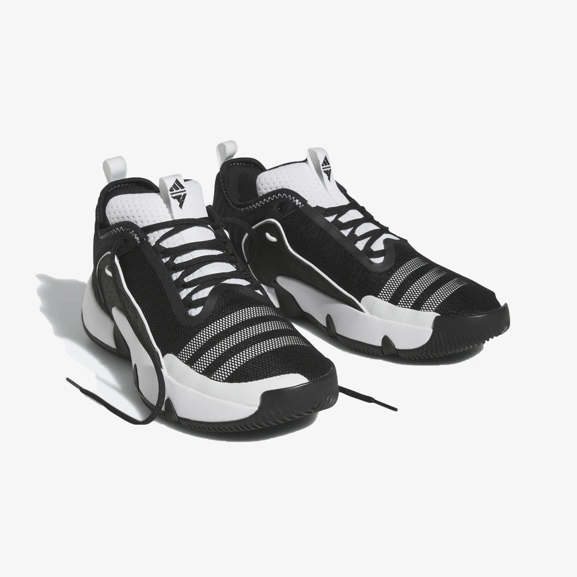 Adidas | TRAE UNLIMITED  { CORE BLACK/CLOUD WHITE