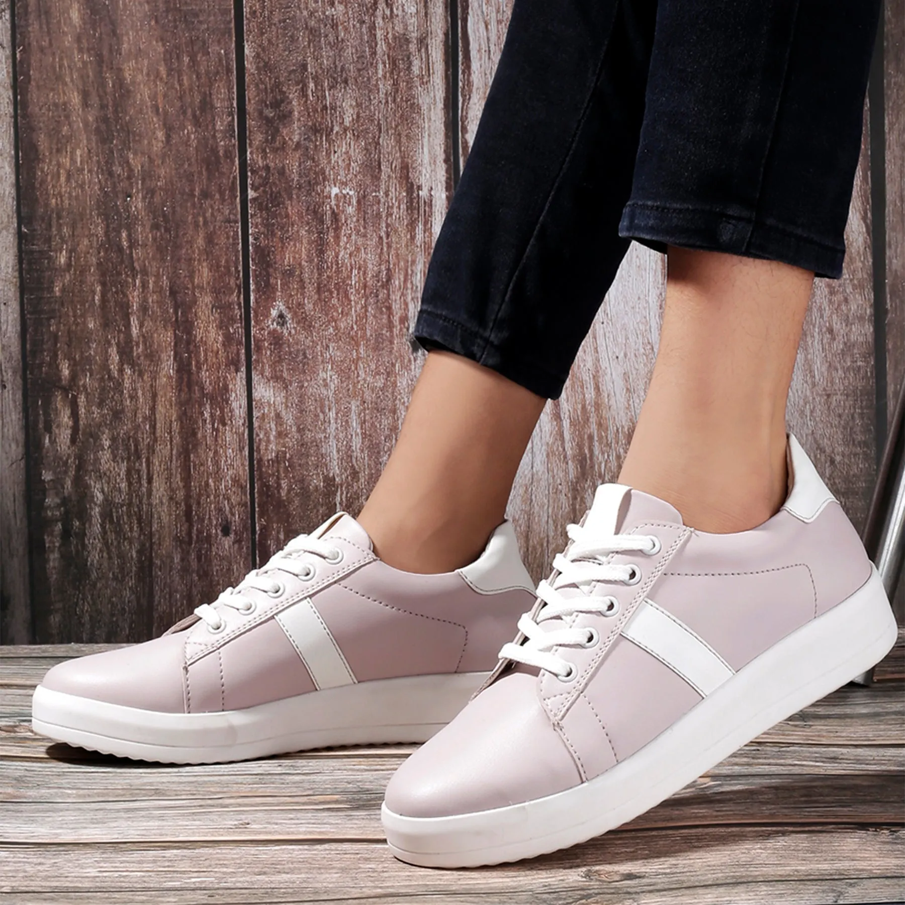 New Trendy  And Casual Sneakers For Women