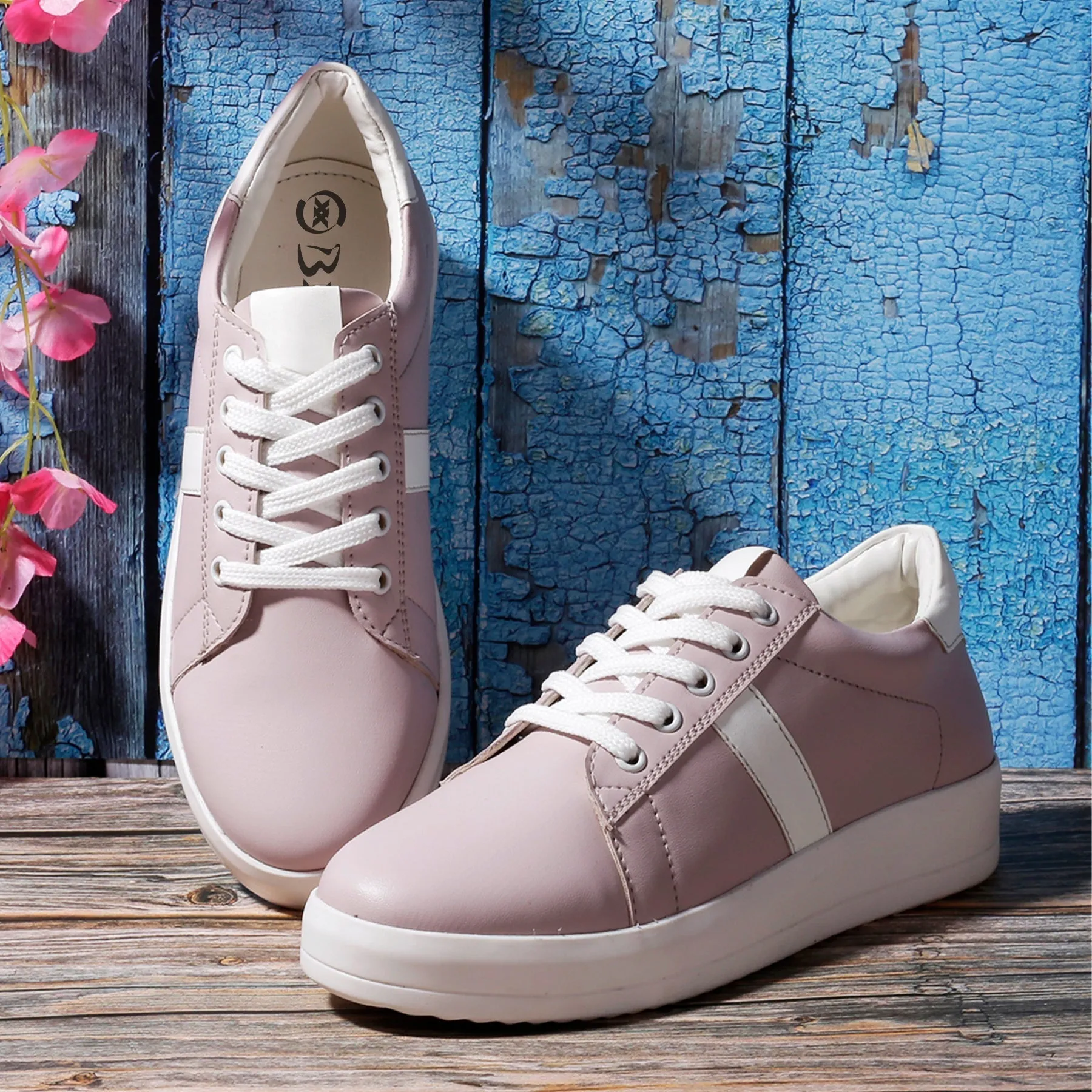 New Trendy  And Casual Sneakers For Women